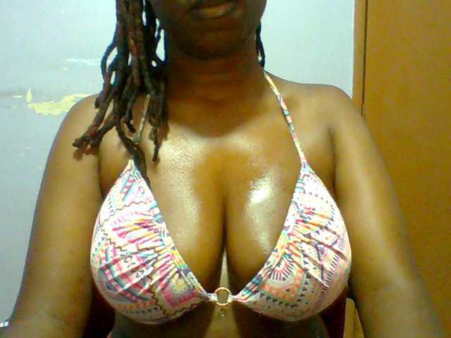 Sweet-petite live cam on BongaCams