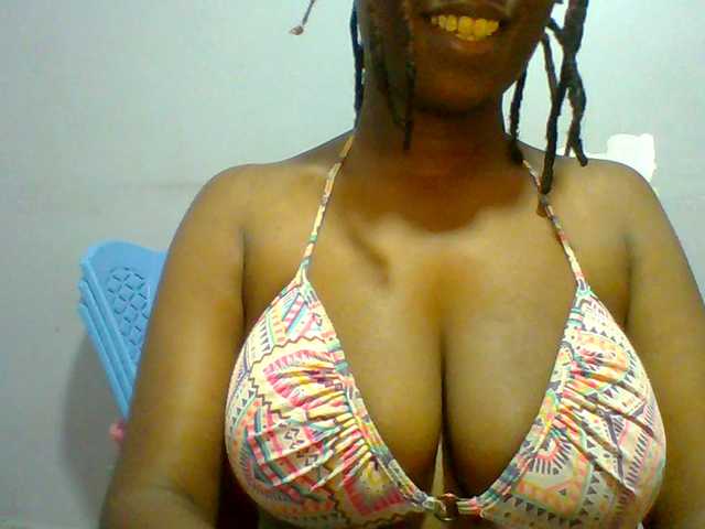 Sweet-petite live cam on BongaCams