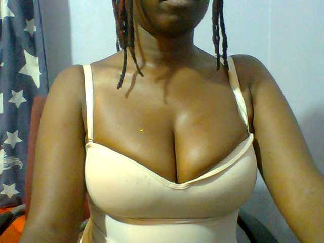 Sweet-petite live cam on BongaCams