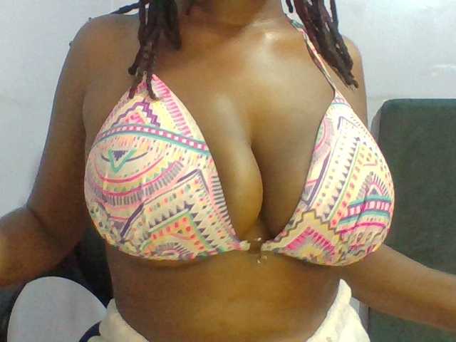 Sweet-petite live cam on BongaCams