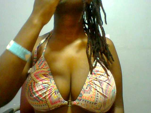 Sweet-petite live cam on BongaCams