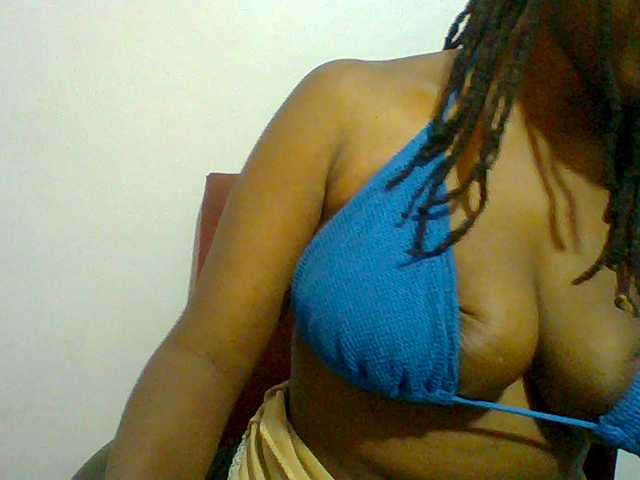 Sweet-petite live cam on BongaCams