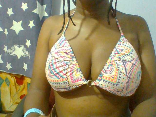 Sweet-petite live cam on BongaCams