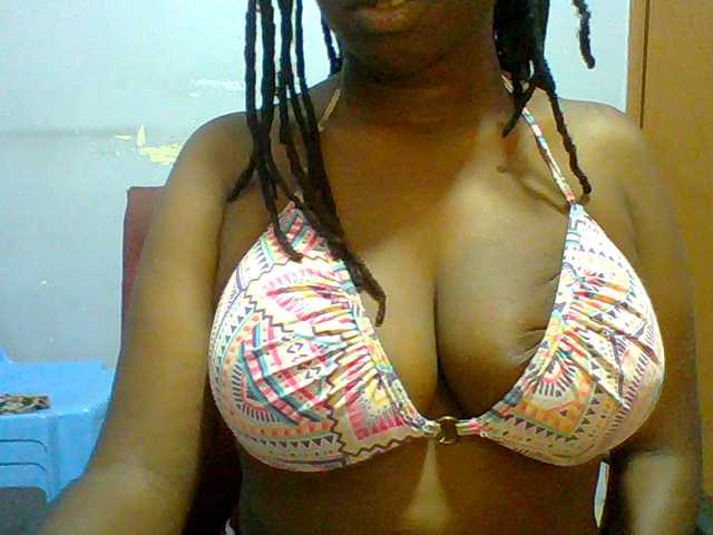 Sweet-petite live cam on BongaCams