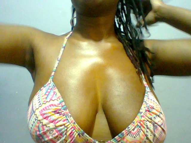 Sweet-petite live cam on BongaCams