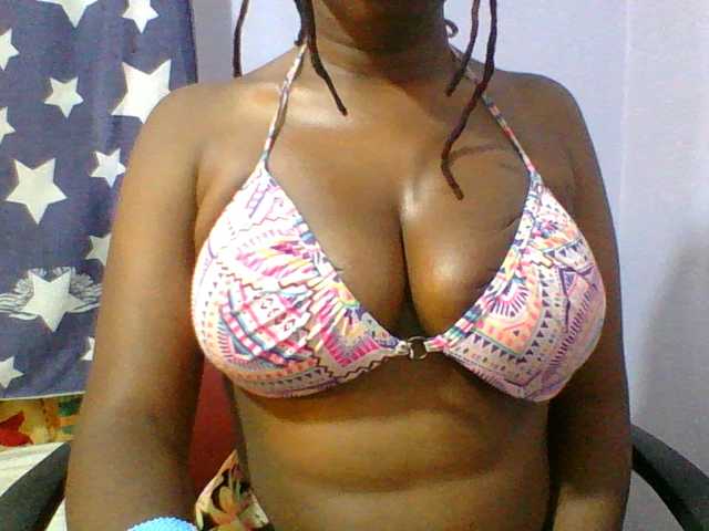 Sweet-petite live cam on BongaCams
