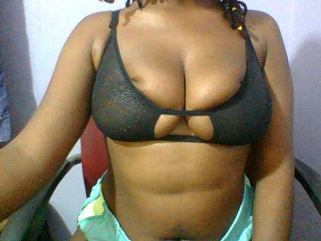 Sweet-petite live cam on BongaCams