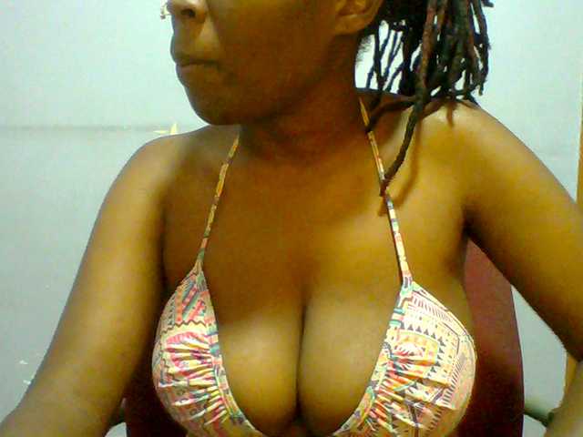 Sweet-petite live cam on BongaCams