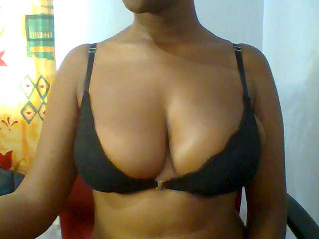 Sweet-petite live cam on BongaCams