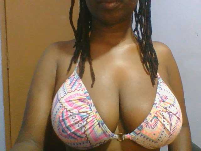 Sweet-petite live cam on BongaCams