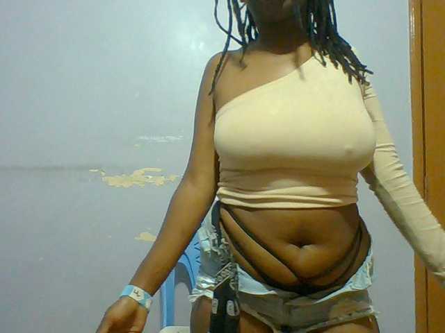 Sweet-petite live cam on BongaCams