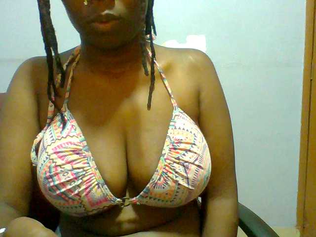 Sweet-petite live cam on BongaCams
