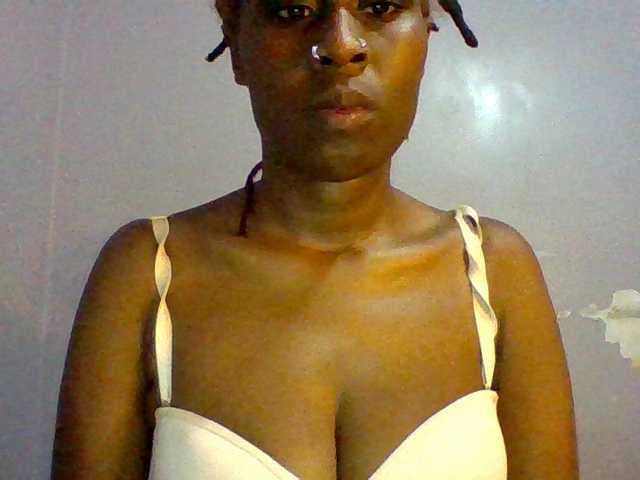 Sweet-petite live cam on BongaCams