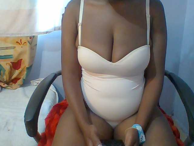 Sweet-petite live cam on BongaCams