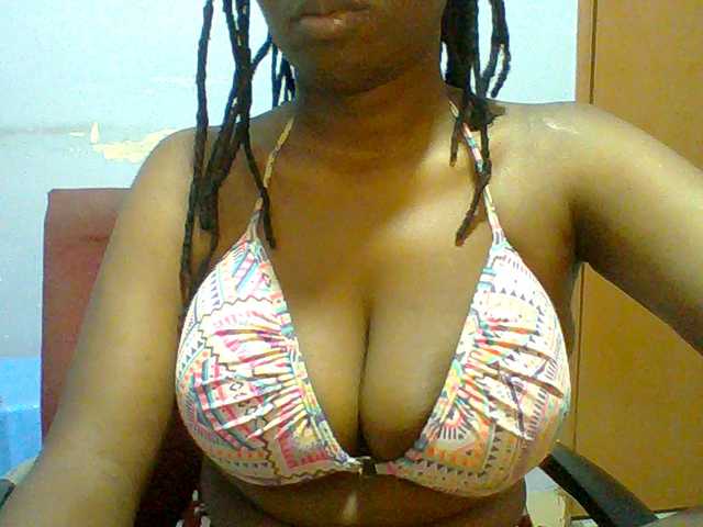 Sweet-petite live cam on BongaCams