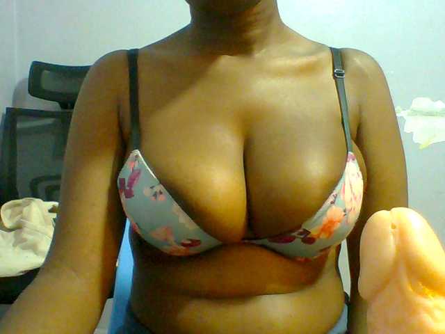 Sweet-petite live cam on BongaCams