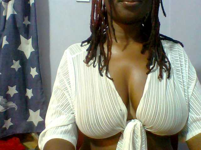 Sweet-petite live cam on BongaCams