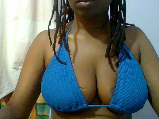 Sweet-petite live cam on BongaCams