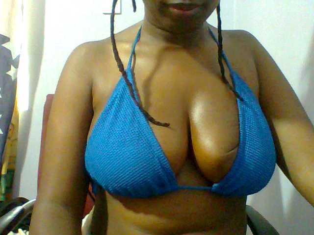 Sweet-petite live cam on BongaCams