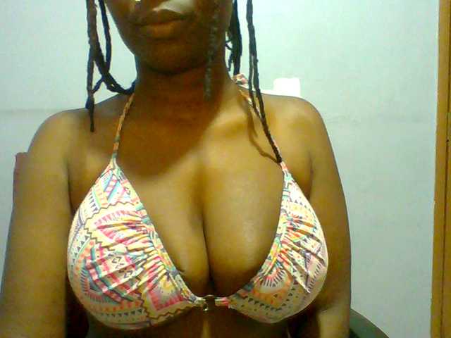 Sweet-petite live cam on BongaCams