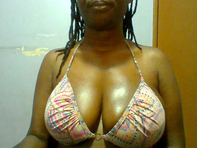 Sweet-petite live cam on BongaCams