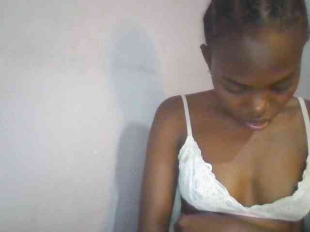 Sweet-petite webcam