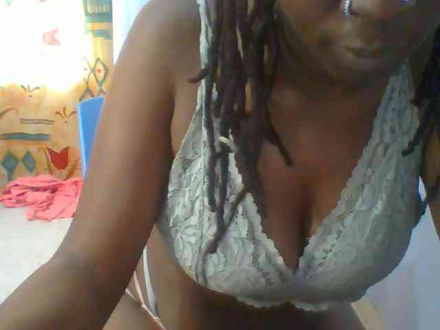 Sweet-petite webcam