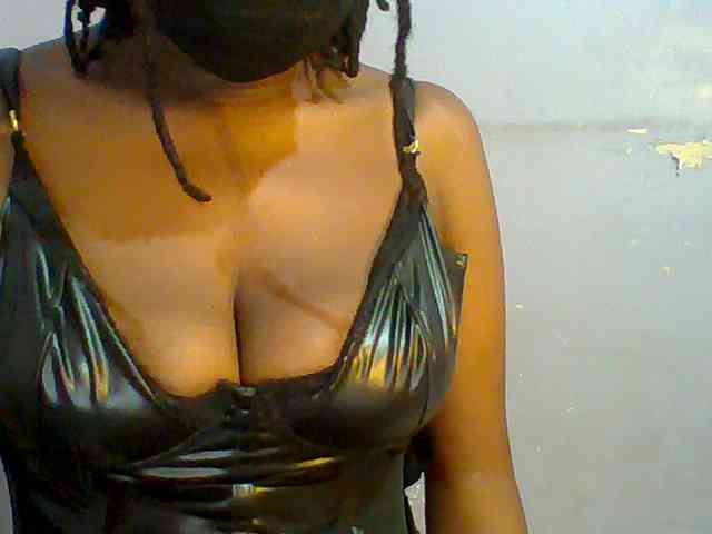 Sweet-petite webcam