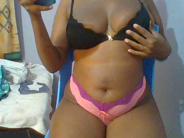 Sweet-petite webcam