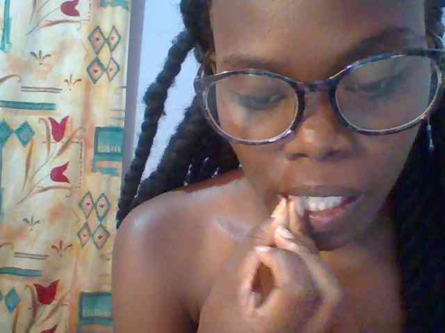 Sweet-petite webcam