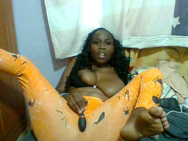Sweet-petite webcam