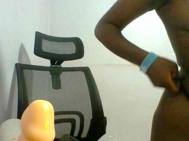 Sweet-petite webcam