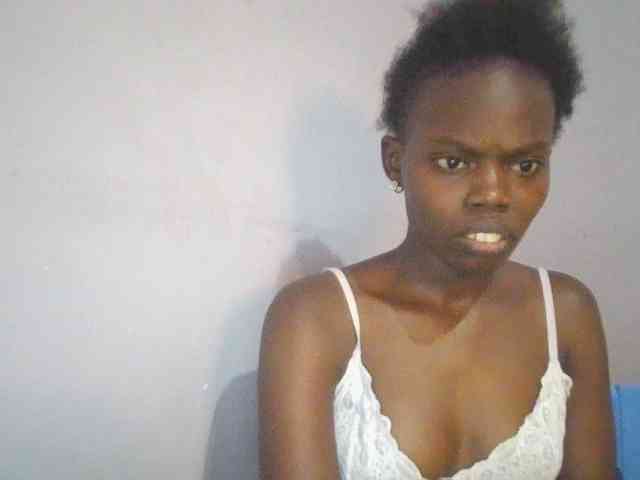 Sweet-petite webcam