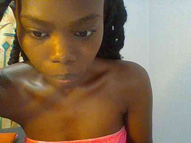 Sweet-petite webcam