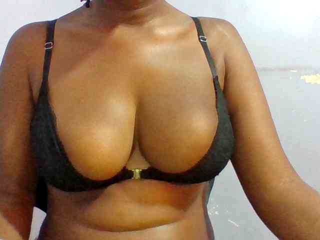 Sweet-petite webcam