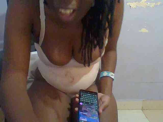 Sweet-petite webcam