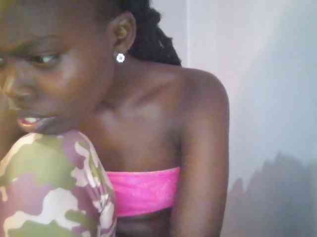 Sweet-petite webcam