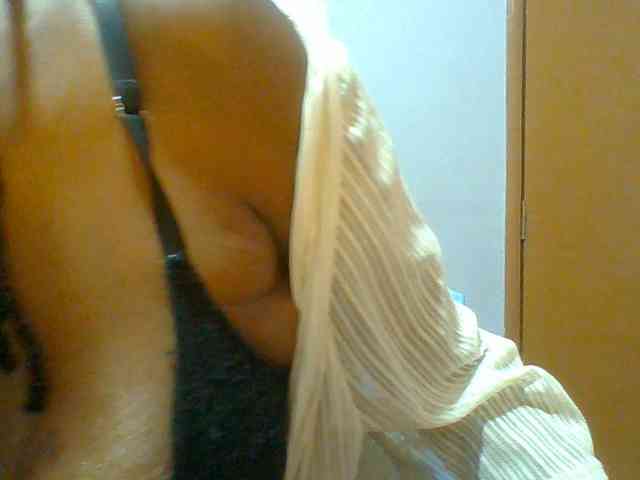 Sweet-petite webcam