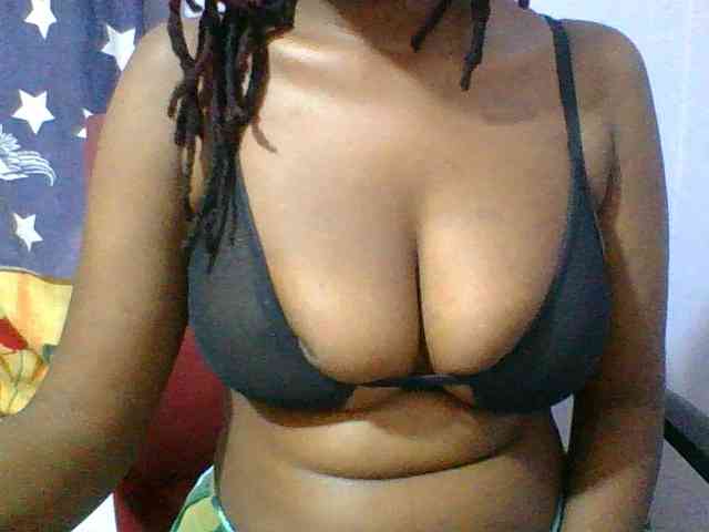 Sweet-petite webcam