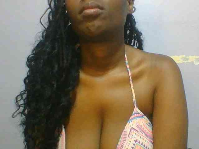 Sweet-petite webcam