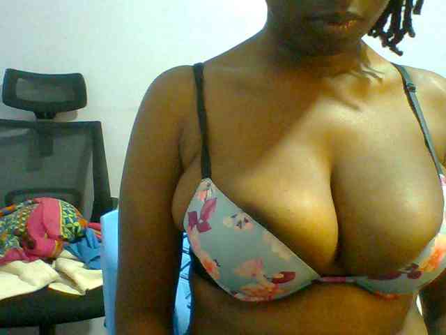 Sweet-petite webcam