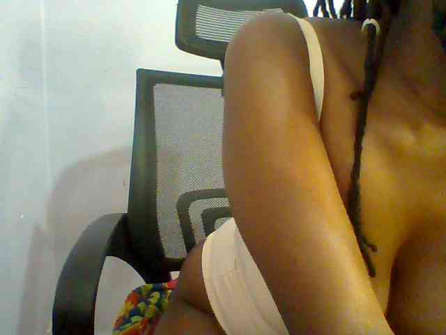 Sweet-petite webcam