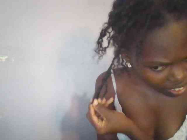Sweet-petite webcam
