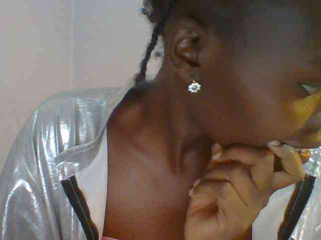 Sweet-petite webcam