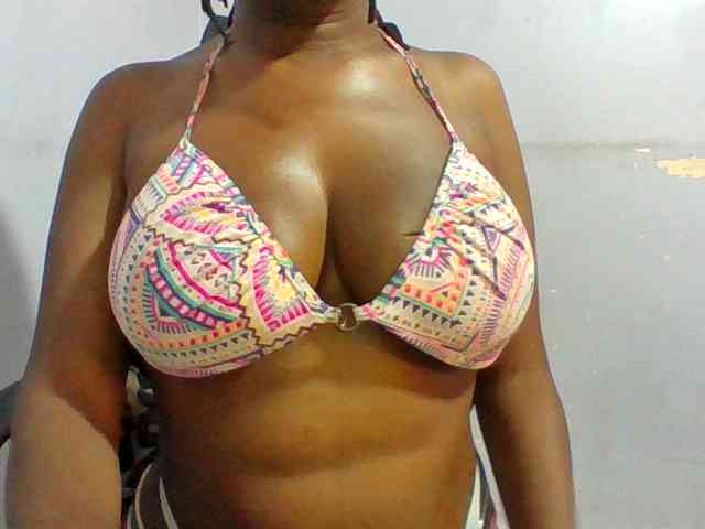 Sweet-petite webcam