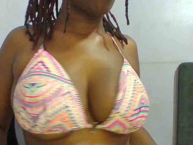 Sweet-petite webcam
