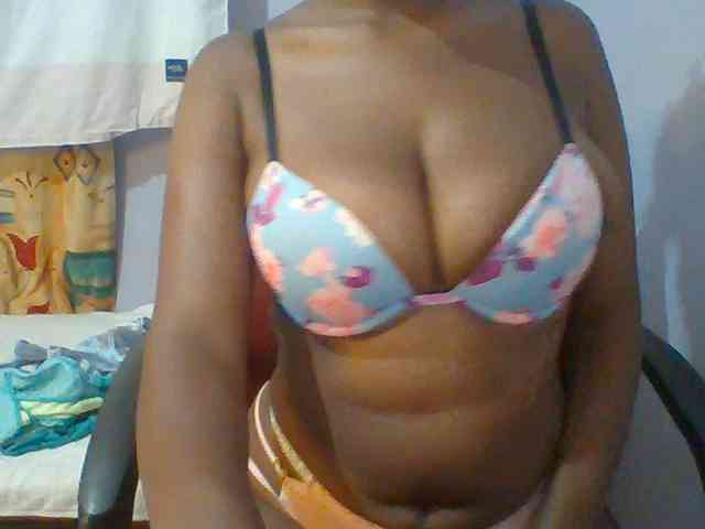 Sweet-petite webcam
