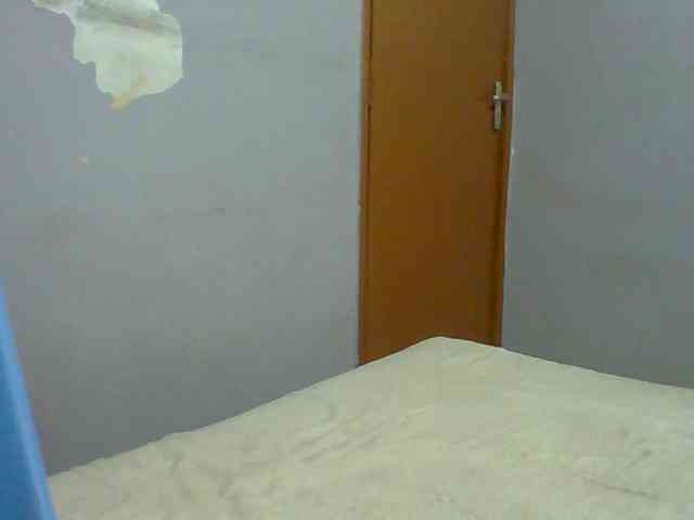 Sweet-petite webcam