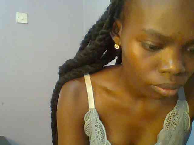 Sweet-petite webcam