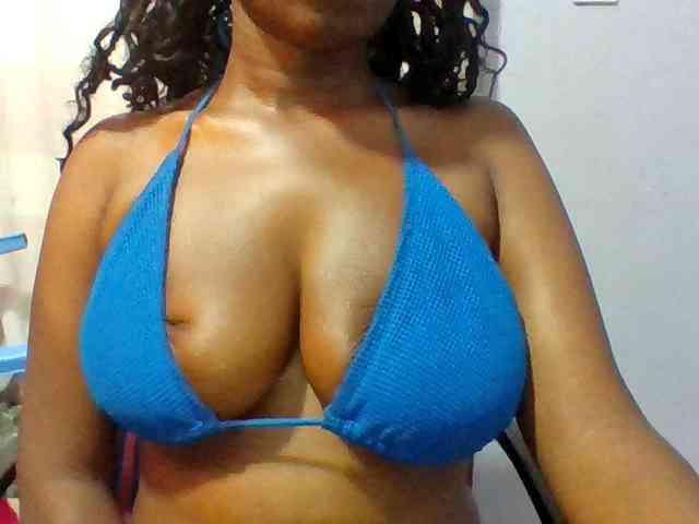 Sweet-petite webcam